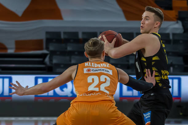 半场四球的 半场四球的